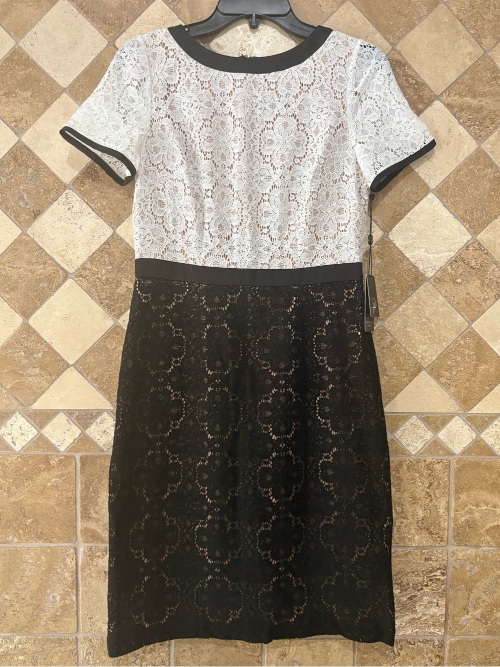 Adrianna Papell White Lace Bodice Black Lace Skirt Short Sleeve Dress Size 4